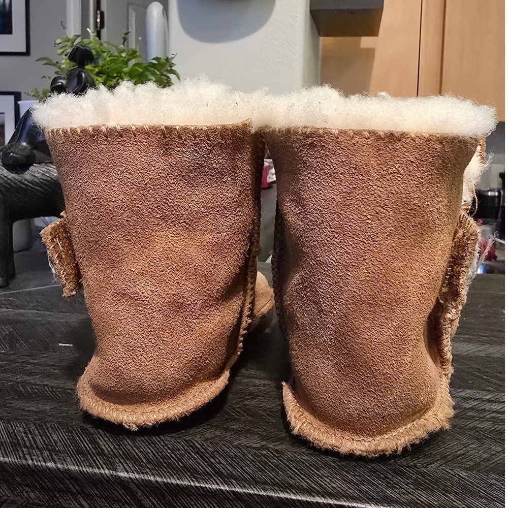 UGG Infant Jesse Chestnut Suede Shearling Lined Booties Size: 4/5-6/7 12-18 m - Picture 11 of 11